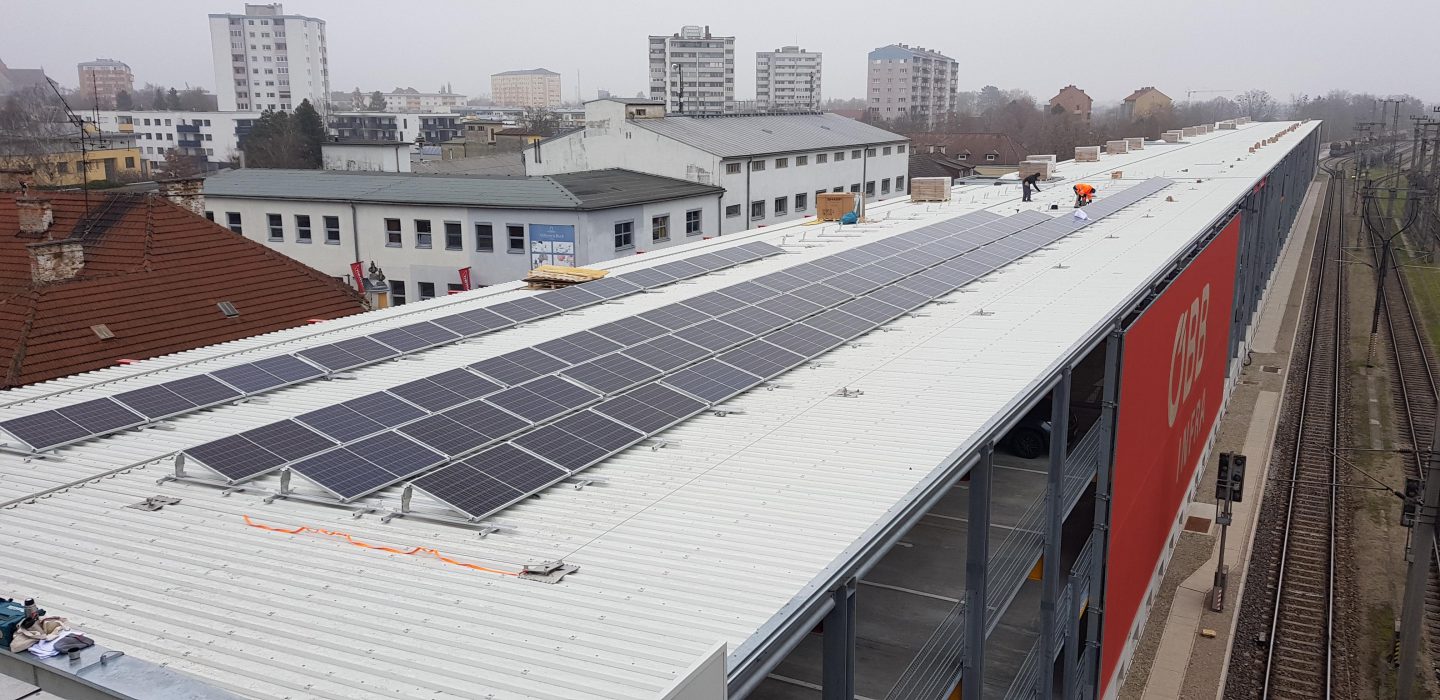 Grüner Strom am Bahnhof Wels