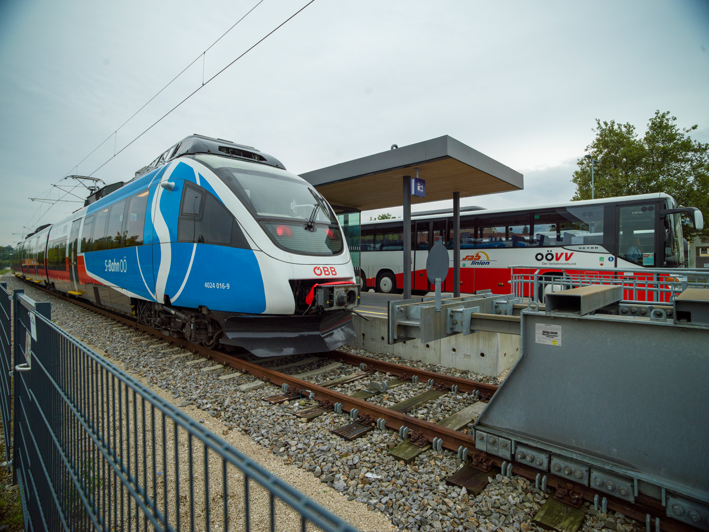 S-Bahn und OÖVV Bus